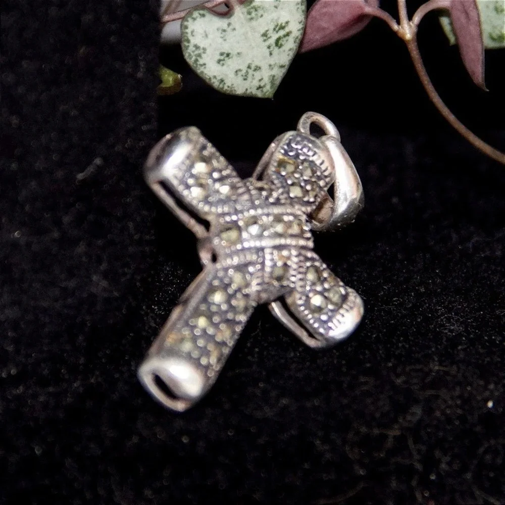 Vintage Sterling Silver Marcasite Cross‎ Pendant Knotted Religious Charm 925